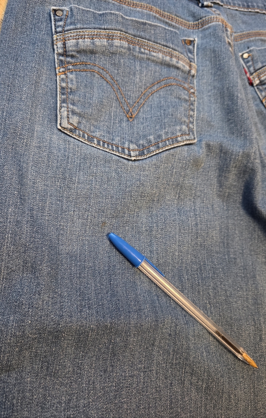 Levi's Capris Denim Jeans Women's Blue Cuffed Logo Size 6 - Picture 11 of 12